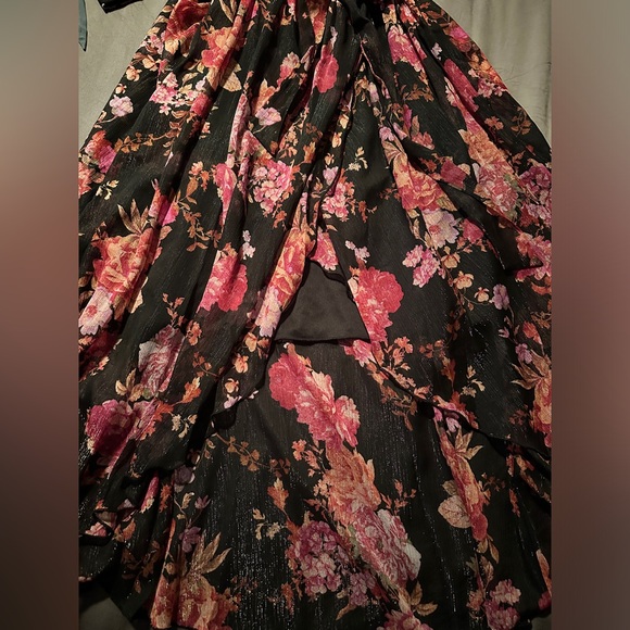 High-Low Shimmery Floral Dress with Slit Sleeves size 6 - Picture 6 of 7